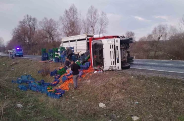 Domaniç’te kamyonet takla attı: 2 yaralı 