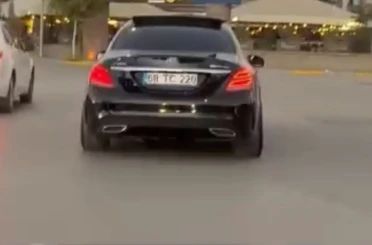 Drift atan sürücünün tehlikeli yolculuğu kamerada 