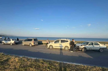 Düğün konvoyunda kaza: 3 yaralı 