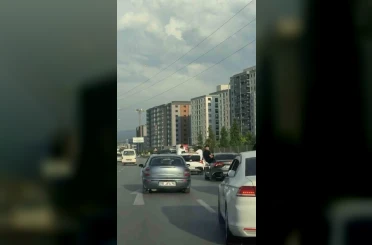 Düğün konvoyunda tehlikeli yolculuk 
