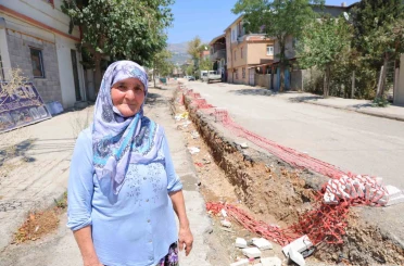 Dulkadiroğlu’nda vatandaşlardan yol tepkisi: "Biz depremde bu kadar zarar görmemiştik" 