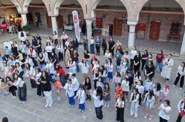 Dünya Dans Günü’nde renkli görüntüler 