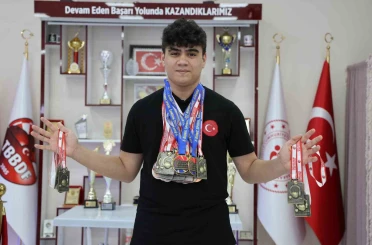 Dünya ve Türkiye dart şampiyonu Bedirhan Nas, 30 madalyaya ulaştı 
