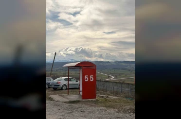 Duraklara kırmızı-beyaz dokunuş 