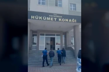 Durdurulan iki tırda 27 düzensiz göçmen yakalandı 