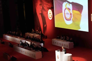 Dursun Özbek: "FIFA kokartı olmayan, tartışmalı bir hakemi bu maça atayarak sinir uçlarımızla oynuyorlar" 