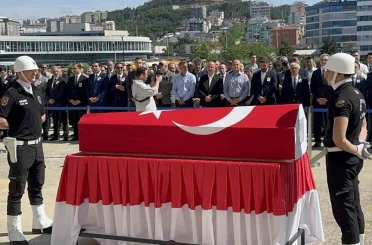 Duruşma sırasında hayatını kaybeden savcı için duygusal tören 