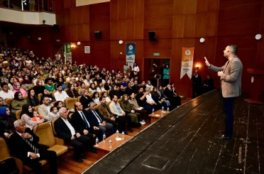 "Duyulmayan çocuk, yorgun anne-baba, kaybolan iletişim" konferansına yoğun ilgi 