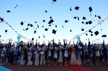Düzce Üniversitesi’nde mezuniyet heyecanı başladı 