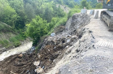 Düzce’de aşırı yağışlar heyelana neden oluyor 