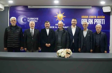 Düzce’de emekli eğitimciler AK Parti’ye katıldı 