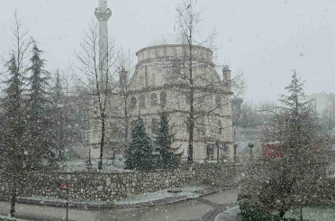 Düzce’de kar yağışı etkili oluyor 