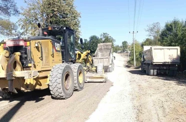 Düzce’de köy yollarında asfaltlama devam ediyor 