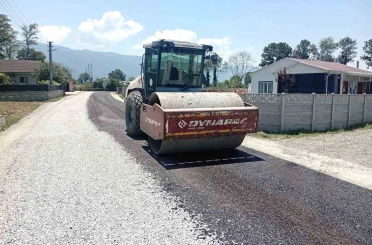 Düzce’de köylerde sathi kaplama çalışmaları tamamlanıyor 