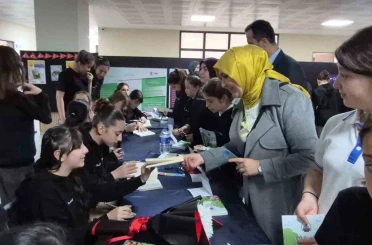 Düzce’de minik yazarlar imza günü yaptı 