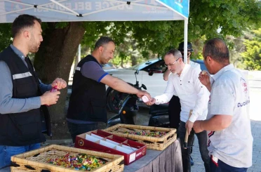 Düzce’deki mezarlıklarda bayram dayanışması 