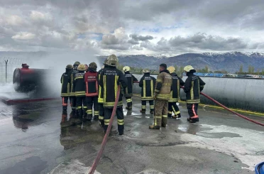 EBYÜ öğrencilerine uygulamalı itfaiyecilik eğitimi 