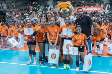 Eczacıbaşı Spor Kulübü Mini Voleybol Şenliği gerçekleşti 