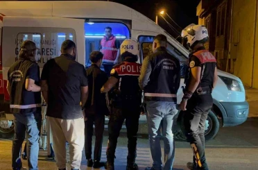 Edirne sokaklarında hareketli anlar: Kaçak göçmenler kovalamacayla yakalandı 