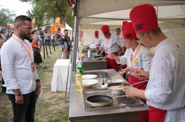 Edirne’de genç aşçılar ekşili köfte için yarıştı 