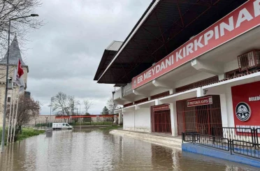 Edirne’de nehir taşkını: Sular Er Meydanına ilerliyor 