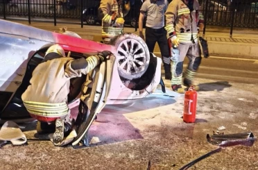 Edirne’de otomobil refüje çarpıp takla attı: 1 yaralı 