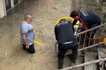 Edirne’de sağanak iş yerlerini su altında bıraktı 