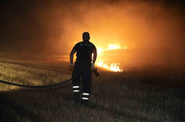 Edirne’de tarlada çıkan anız yangını korkuttu 