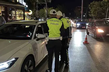 Edirne’de trafik denetiminde ehliyetinin süresinin dolduğunu öğrenen sürücü: "Güzel bir doğum günü hediyesi oldu"

