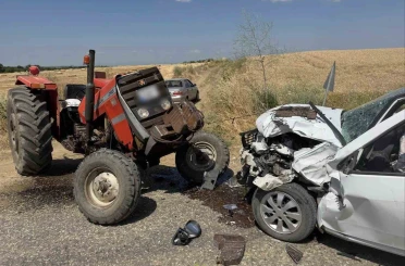 Edirne’de traktör ile otomobil çarpıştı: 2 yaralı 