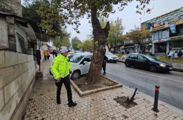 Edirne’de yola dökülen yağ zincirleme kazaya yol açtı: 4 araç birbirine girdi 