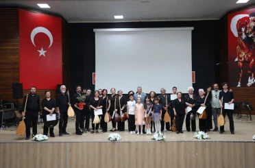 Edremit Belediyesi kursiyerlerinden müzik ziyafeti 