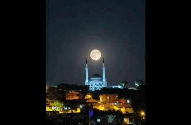 Edremit’te dolunay ve Ulu Cami buluşması görsel şölen sundu 