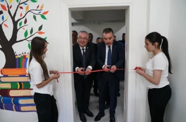 Edremit’te eğitime kütüphane desteği 