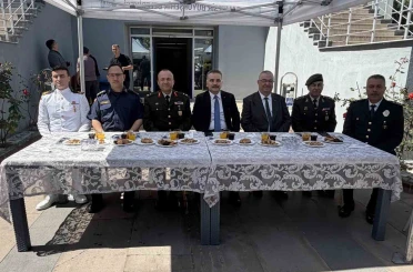 Edremit’te resmi bayramlaşma töreni 