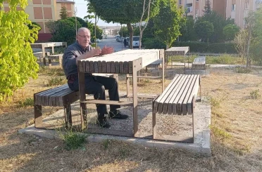 Edremit’te vatandaşın park tepkisi: "Masalar yüksek, çocuk oyun alanı yok" 