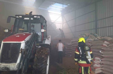 Edremit’teki yangında 2 bin saman ve yonca balyası zarar gördü 