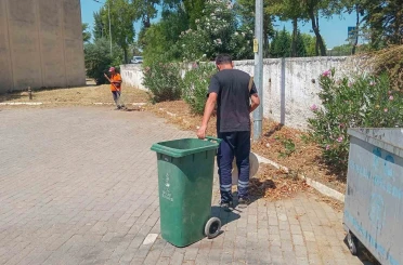 Efeler Belediyesi’nden gıda çarşısında temizlik çalışması 