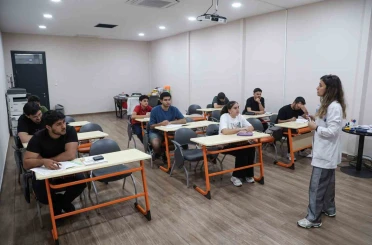 Efeler’de gençlere sınav desteği 