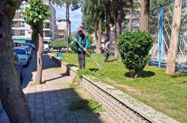 Efeler’de yeşil alanlarda çalışmalar sürüyor 