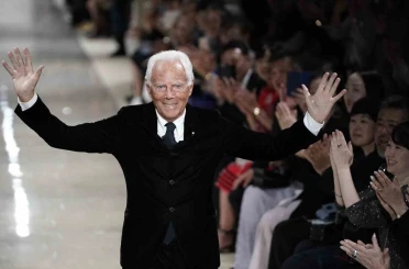 Efsanevi İtalyan moda tasarımcısı Giorgio Armani hayatını kaybetti 