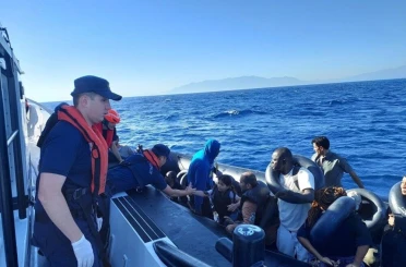 Ege sularında göçmen hareketliliği: 137 göçmen karaya çıkartıldı 