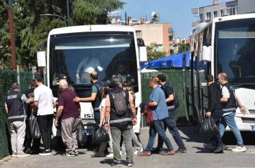 Ege Üniversitesi’ndeki yolsuzluk operasyonunda, eski dekan ve başhekim dahil 27 tutuklama 