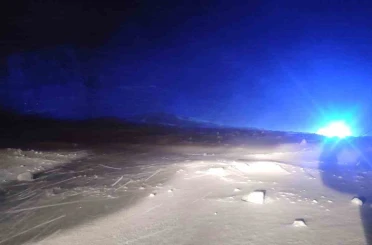 Eğribel Tüneli girişinde çığ düştü: Yol ulaşıma kapandı 