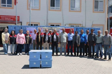 Elazığ’da 15 arı yetiştiricisine 150 adet kovan dağıtıldı 