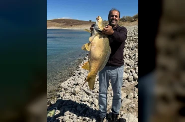 Elazığ’da 21 kiloluk dev sazan avlandı 