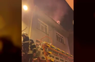 Elazığ’da 4 katlı apartmanda yangın paniği 