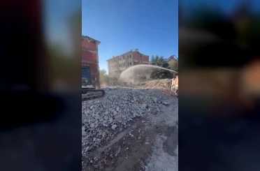 Elazığ’da 5 katlı bina korna sesi ile yıkıldı 