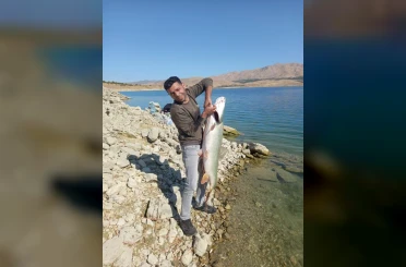Elazığ’da amatör balıkçı 22 kiloluk turna yakaladı 