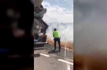 Elazığ’da çıkan arazi yangınına polis ekipleri müdahale etti 